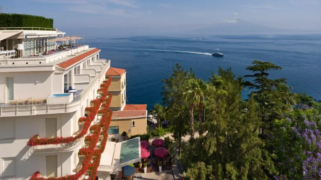 Hotel Continental - 4-star hotel in Sorrento seafront, Amalfi Coast - photo 1