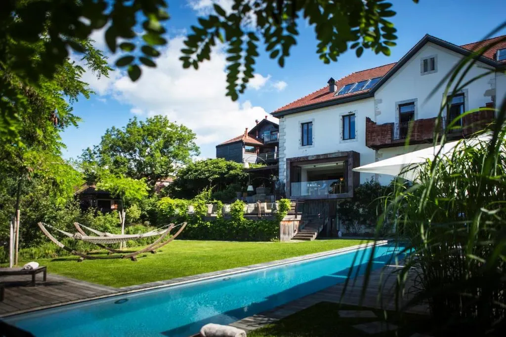 Le Clos Des Sens - 5-star hotel in Annecy-le-Vieux, residential hillside, Annecy - photo 1