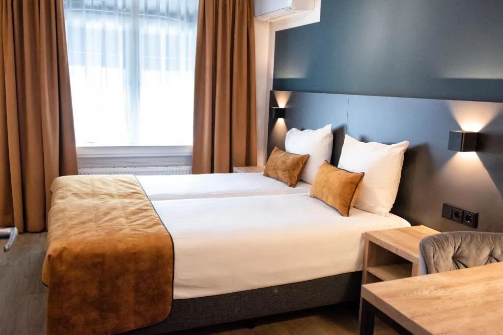 Hotel et le Cafe de Paris - 3-star hotel in Apeldoorn, Apeldoorn - photo 1