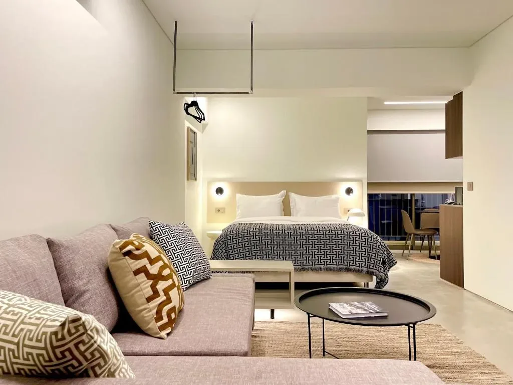 THE NIXON Luxury Suites exterior with garden, Athens