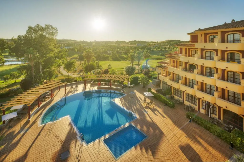 Ilunion Golf Badajoz - 4-star hotel in Badajoz, Badajoz - photo 1