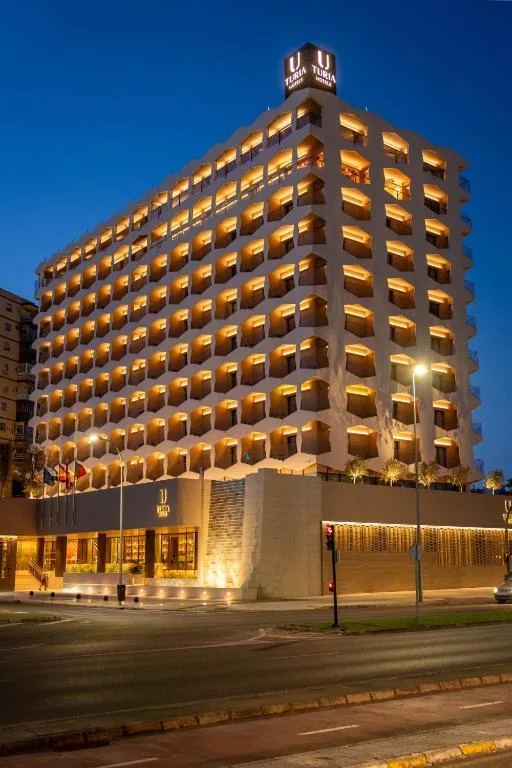 Turia Badajoz - 4-star hotel in Badajoz, Badajoz - photo 1