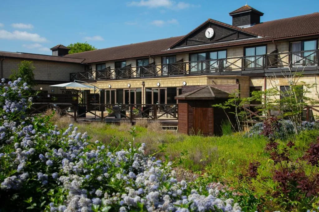 Hampshire Court Hotel & Spa - 4-star hotel in Basingstoke, Basingstoke - photo 1