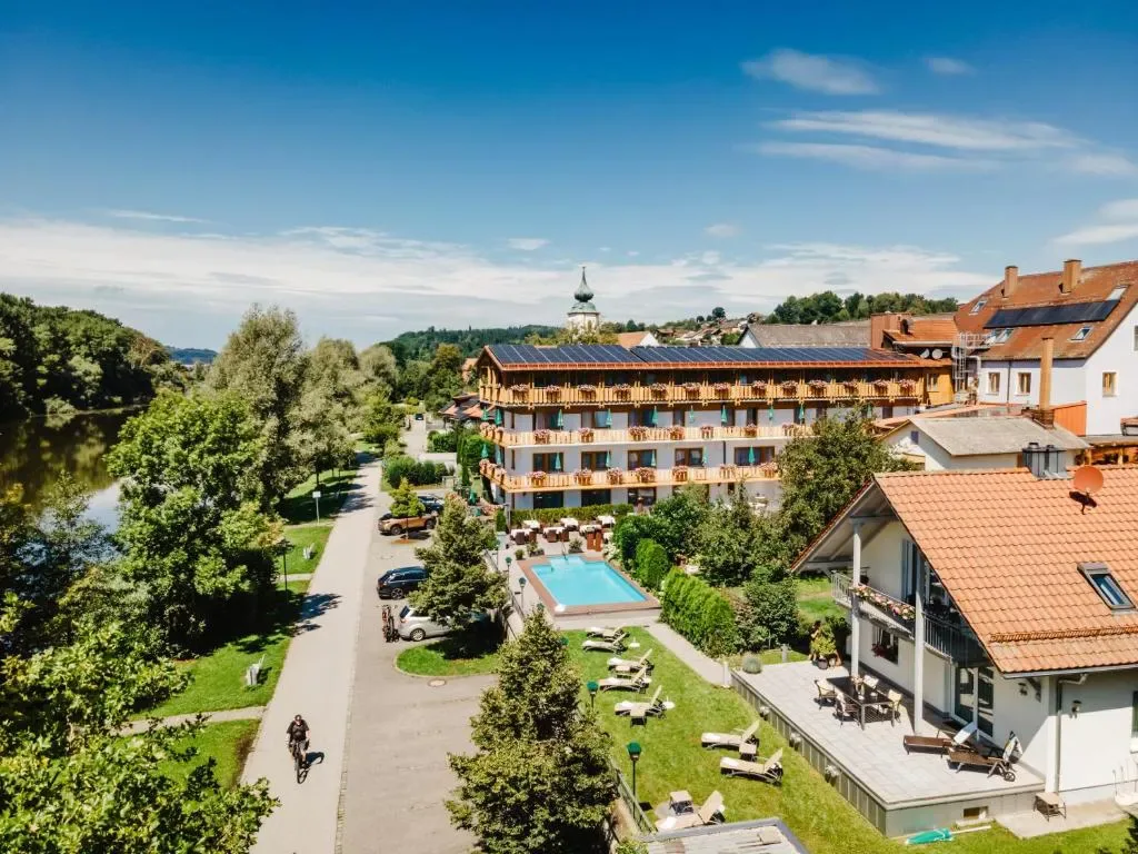 Hotel Restaurant Zum Goldenen Anker - 3-star hotel in Windorf, Bavaria - photo 1