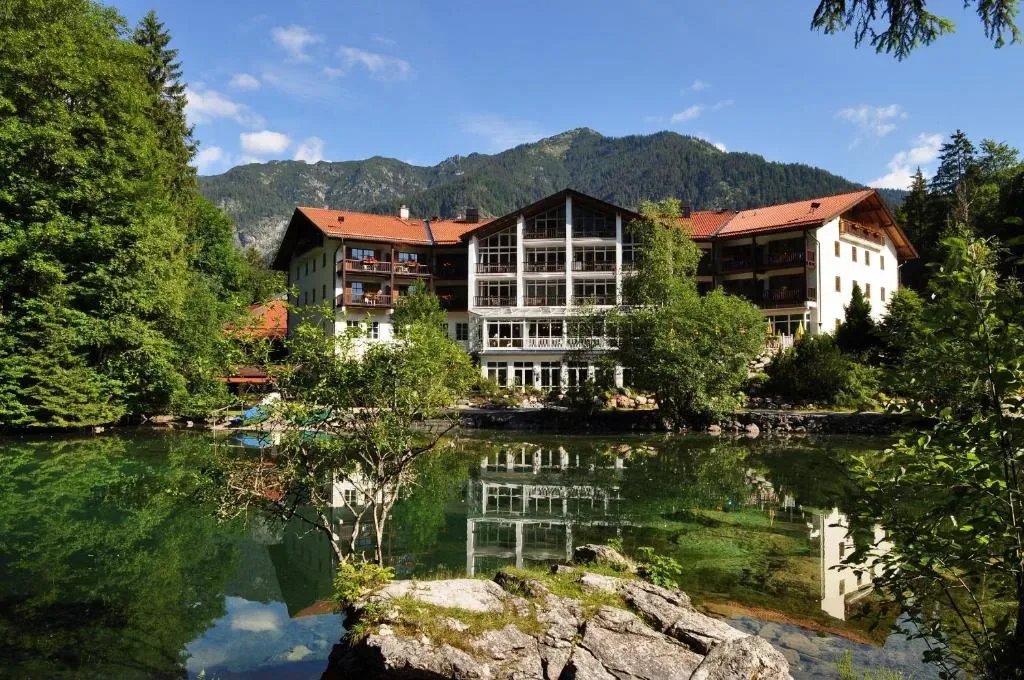Hotel am Badersee - 4-star hotel in Grainau, Bavaria - photo 1