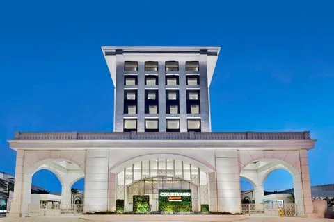 Courtyard by Marriott Bengaluru Hebbal - Hotel de 5 estrelas em Bengaluru, Bengaluru - photo 1