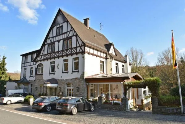 Bielefelder Berghotel zum Stillen Frieden - Hotel de 3 estrelas em Bielefeld, Bielefeld - photo 1