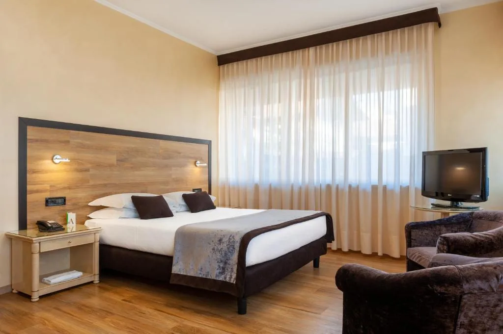 Augustus Hotel - 3-star hotel in Biella, Biella - photo 1