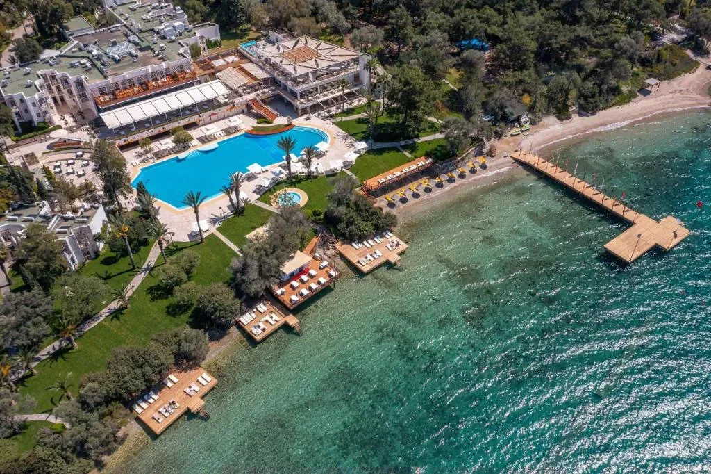 DoubleTree by Hilton Bodrum Isil Club pool and resort, Torba