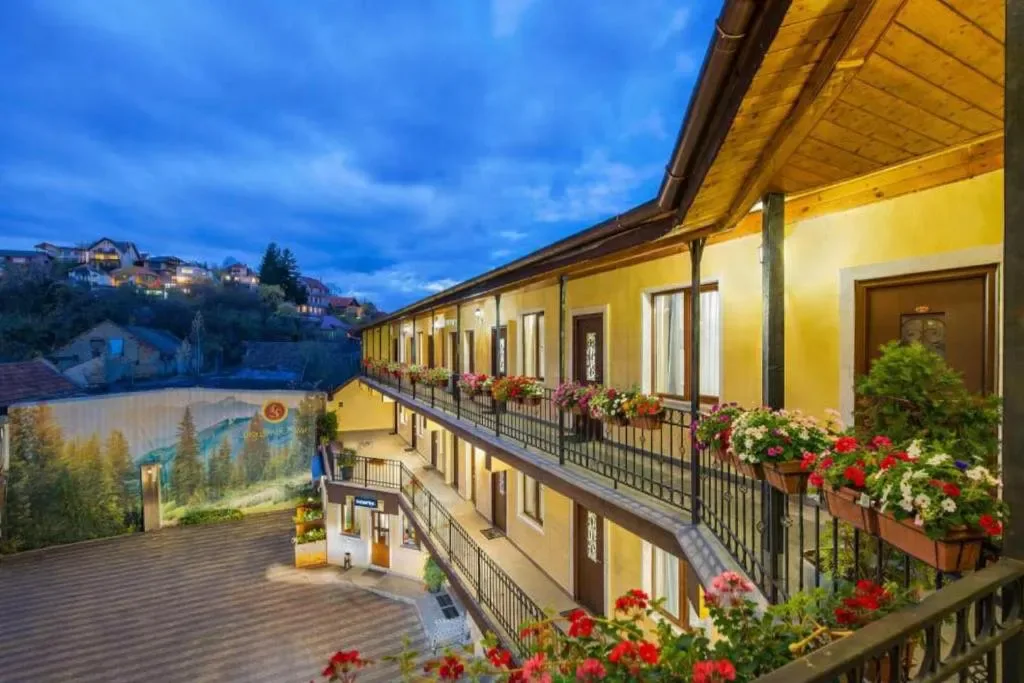 Long Street Hotel - 3-star hotel in nr.193, Brasov - photo 1
