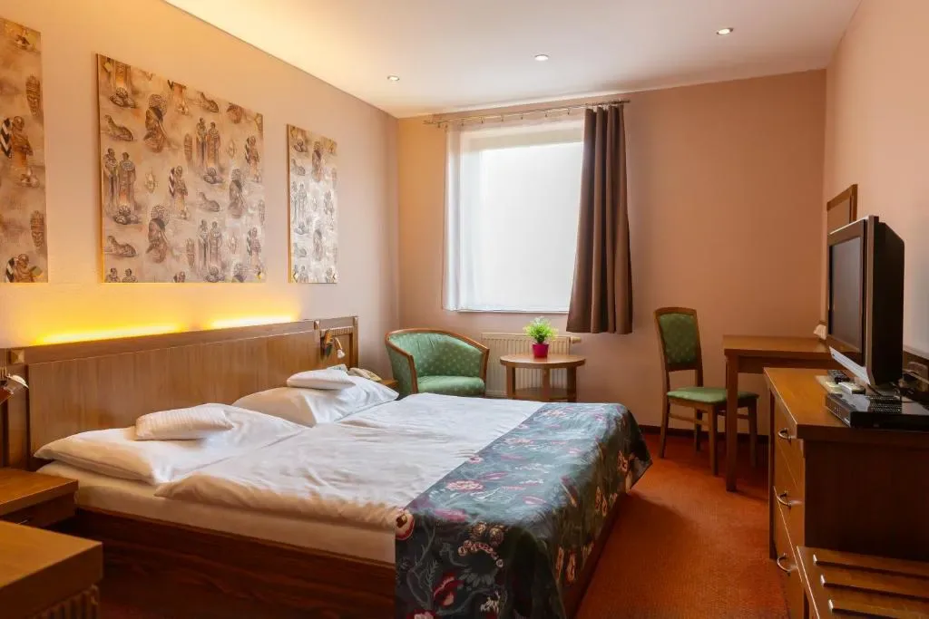 Hotel Max Inn - Hotel de 3 estrelas em Nové Mesto, Bratislava - photo 1