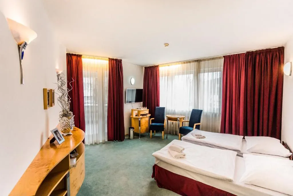 Hotel SET - Hotel de 4 estrellas en Nove Mesto, Bratislava - photo 1