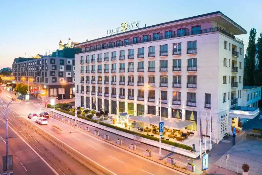 Hotel Devín - 4-star hotel in Old Town riverbank, Bratislava - photo 1
