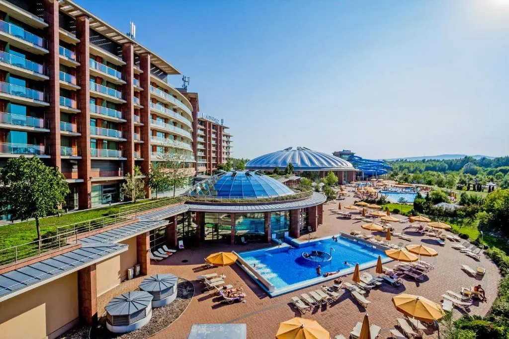 Aquaworld Resort Budapest indoor water park