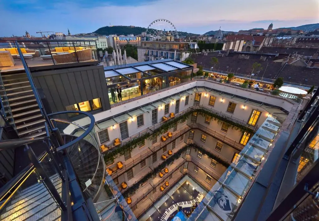 Extérieur de l'Aria Hotel Budapest près de la Basilique Saint-Étienne