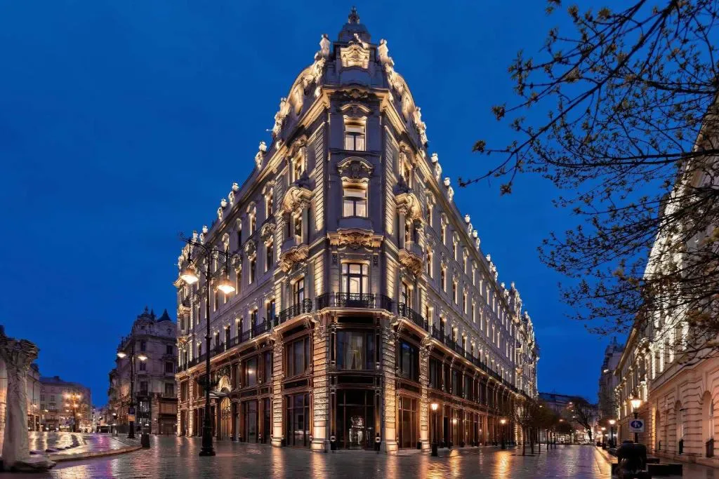 Façade du Matild Palace sur la rue Váci à Budapest