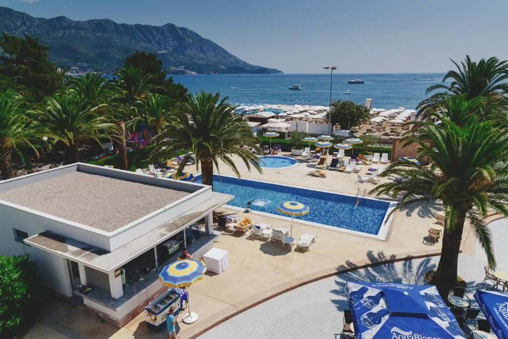 Hotel Montenegro - 4-star hotel in Beฤiฤi, Budva - photo 1