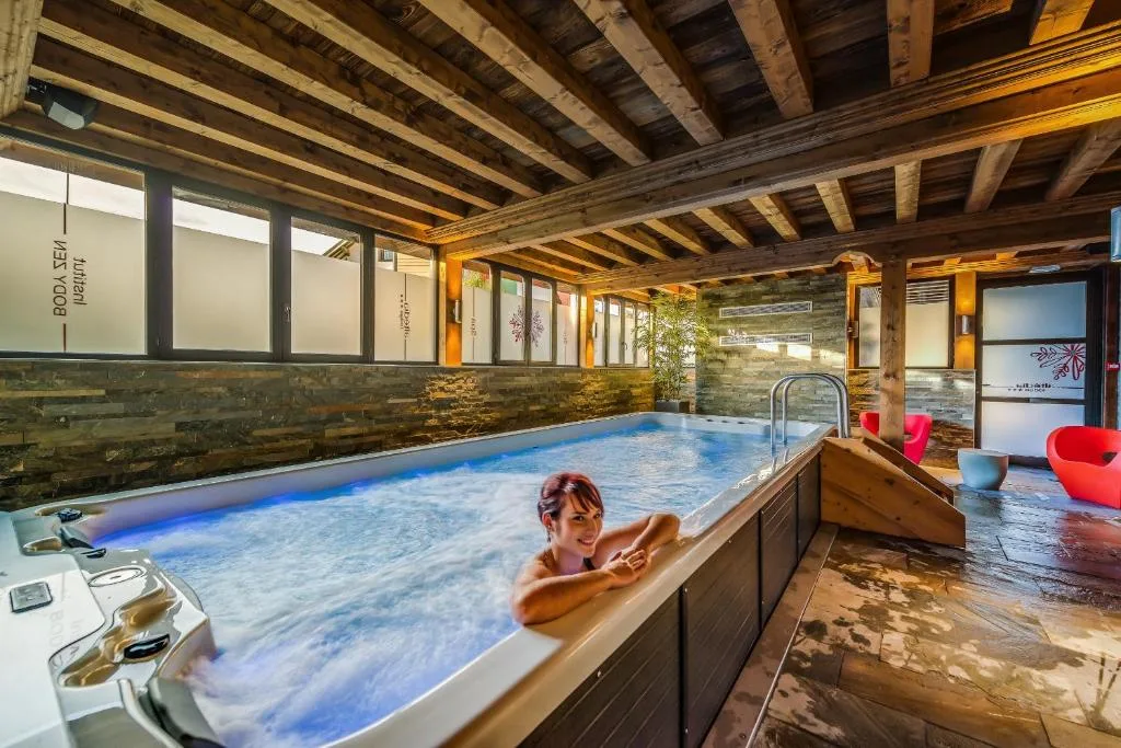 La Maison Rouge - Hôtel 3 étoiles, Chambéry, Chambéry - photo 1