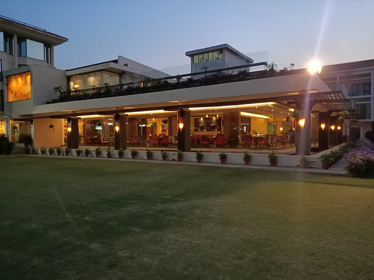 Hotel Mountview - Hotel de 5 estrellas en Chandigarh, Chandigarh - photo 1