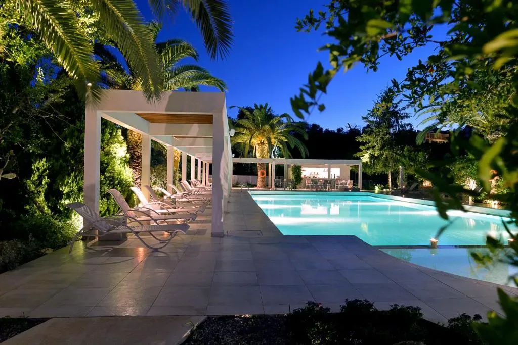 TRYP by Wyndham Corfu Dassia pool area