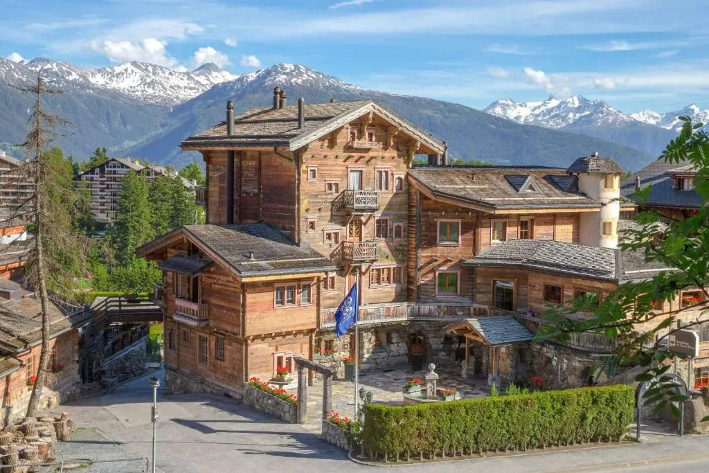 Hostellerie du Pas de l'Ours "Relais et Châteaux" - Hotel de 5 estrellas en Upper Crans, Crans-Montana - photo 1