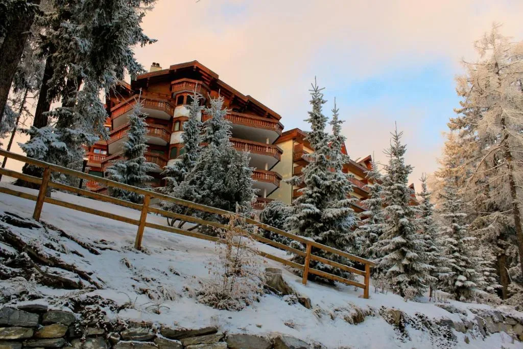 Hotel Royal - Hotel de 5 estrellas en Crans village, Crans-Montana - photo 1