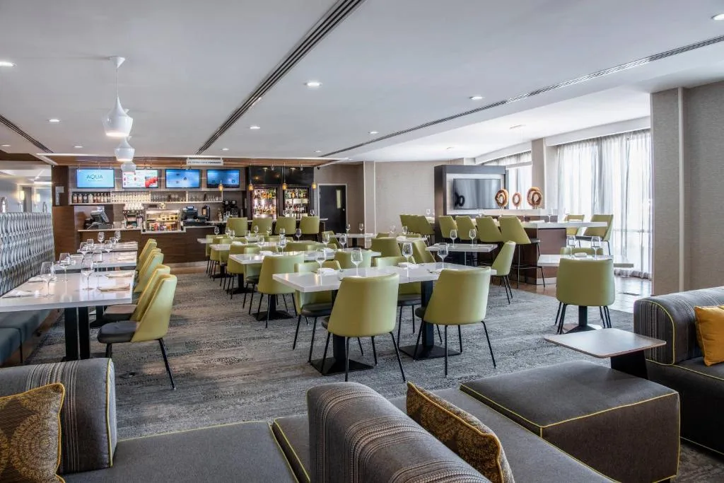 Courtyard by Marriott Edmonton West - Hotel de 3 estrellas en Edmonton, Edmonton - photo 1