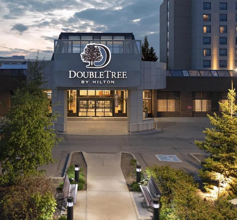 DoubleTree by Hilton West Edmonton - Hotel de 4 estrellas en Edmonton, Edmonton - photo 1