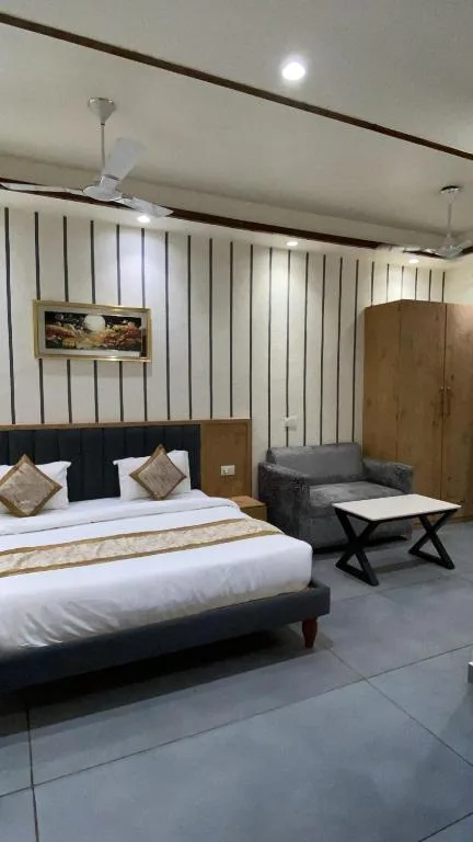 Rosewood Grand - Hotel de 3 estrelas em Faridabad, Faridabad - photo 1