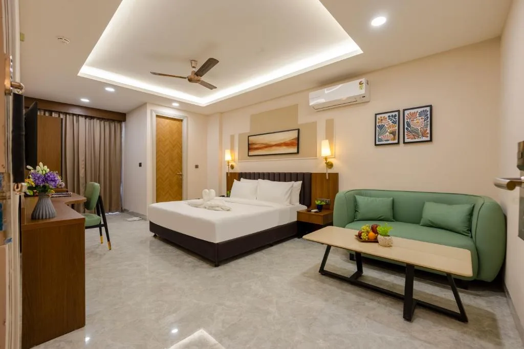 Saltstayz Premier Faridabad Near Sarita Vihar - Hotel de 3 estrelas em Faridabad, Faridabad - photo 1