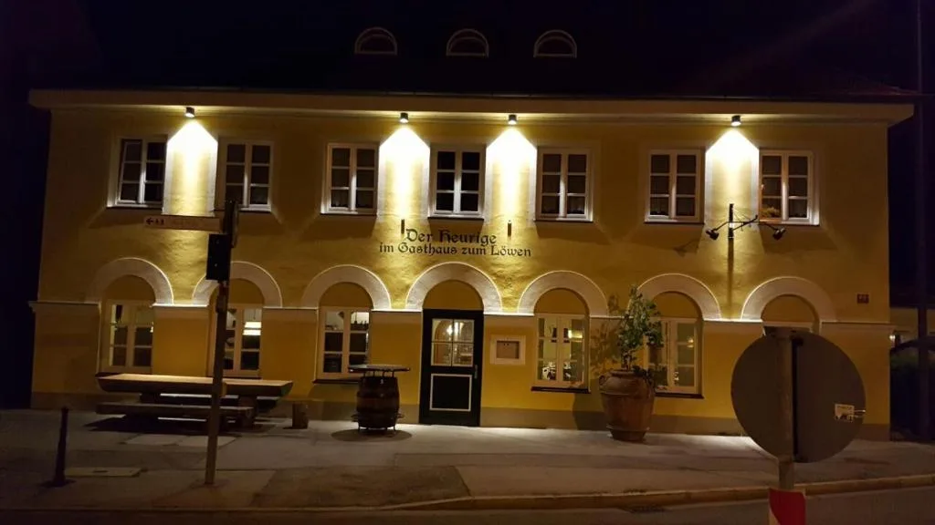 Der Heurige im Gasthaus zum Löwen - Hotel de null estrelas em Freising, Freising - photo 1