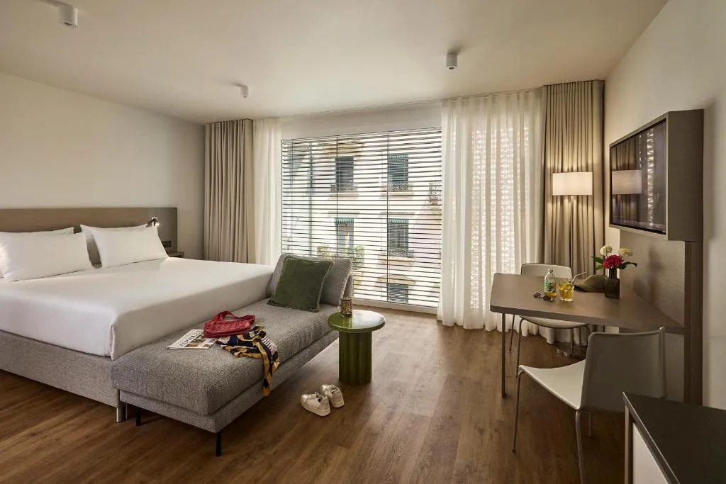 Base Geneva - 4-star hotel in Geneva, Geneva - photo 1