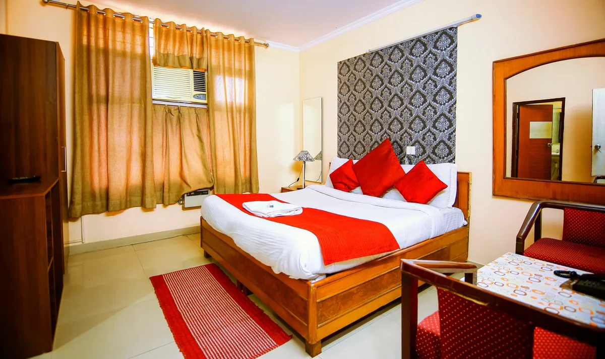 Hotel Redbury Ghaziabad - Hotel de 3 estrellas en Ghaziabad, Ghaziabad - photo 1