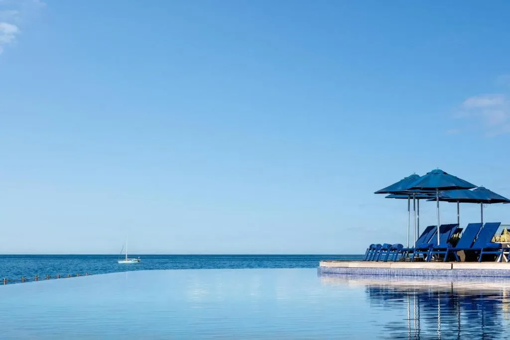 Rooftop pool terrace at Marina Suites Gran Canaria overlooking Puerto Rico cove
