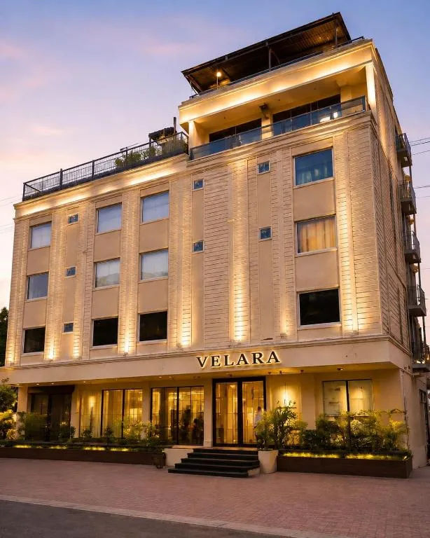 Velara Hotel & Banquet - Hotel de 3 estrellas en Gwalior, Gwalior - photo 1