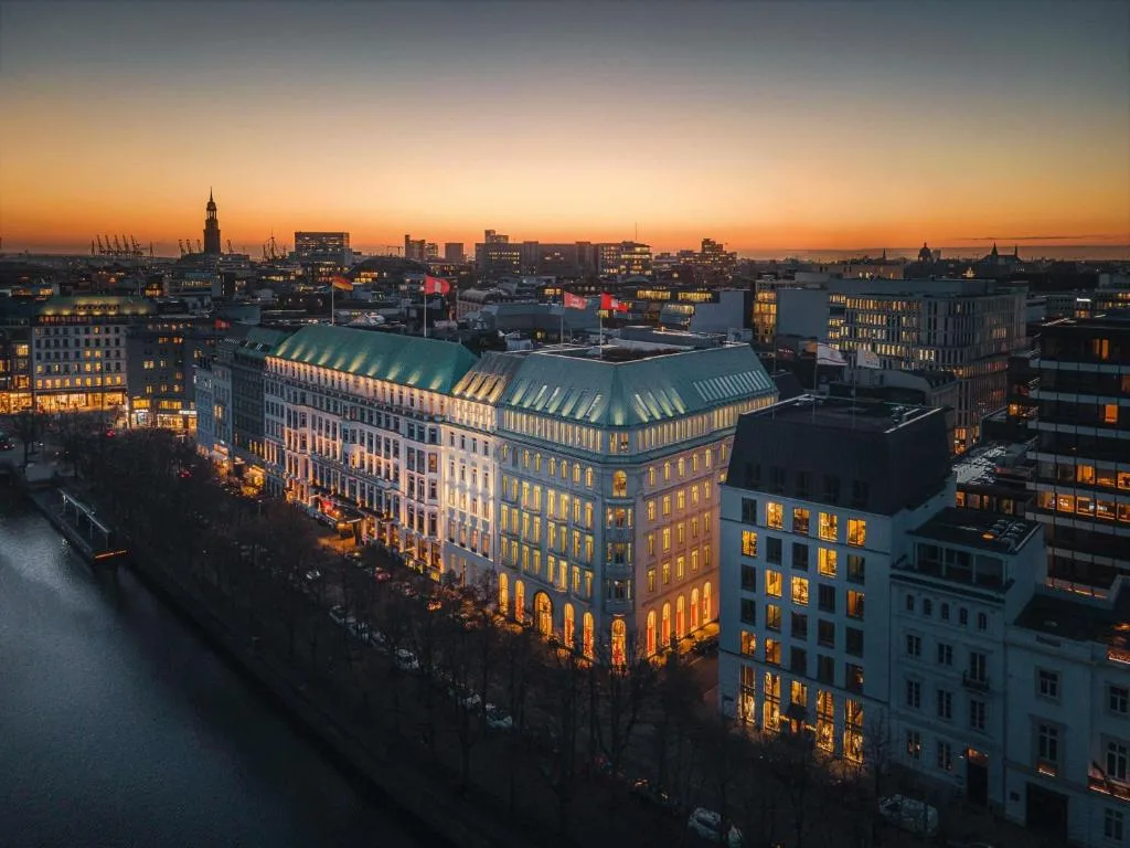 Fairmont Hotel Vier Jahreszeiten - Hotel de 5 estrelas em Hamburg, Hamburg - photo 1
