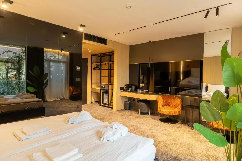 Hotel Zena Beauty & Shopping Center - 4-star hotel in Heviz Centre, Heviz - photo 1