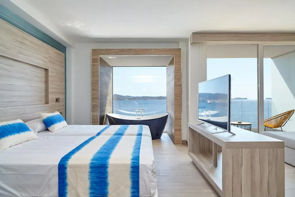 Sol Bahía Ibiza Suites - 3-star hotel in San Antonio, Ibiza - photo 1