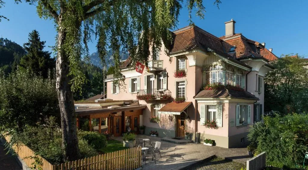 Swiss Inn & Apartments - 3-star hotel in Central Interlaken, Interlaken - photo 1