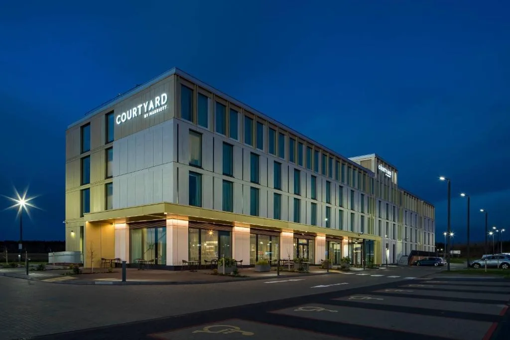 Courtyard by Marriott Inverness Airport - 4-star hotel in Inverness, Inverness - photo 1