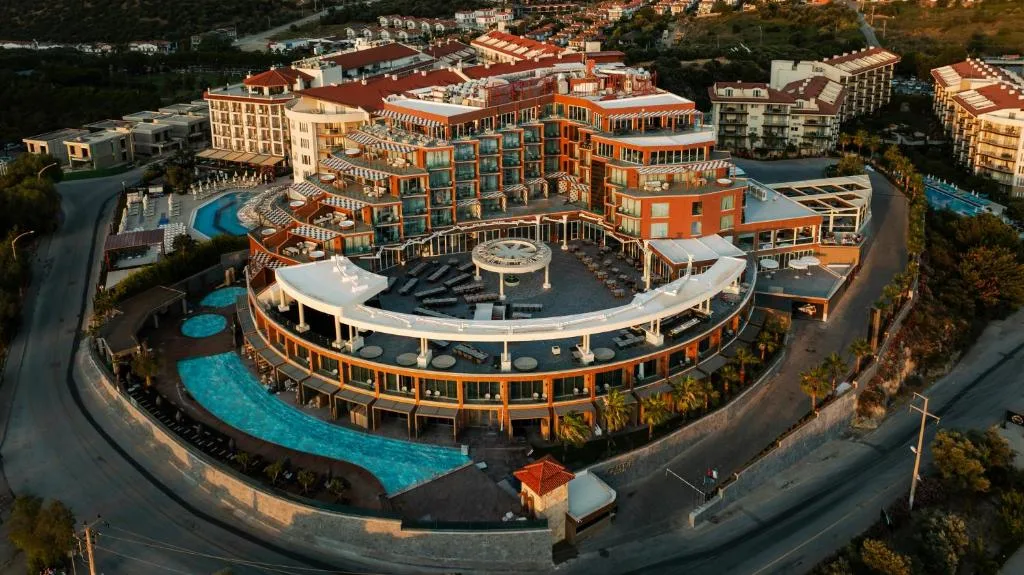 Qlusive Hotel - 5-star hotel in Kusadası, Kusadası - photo 1