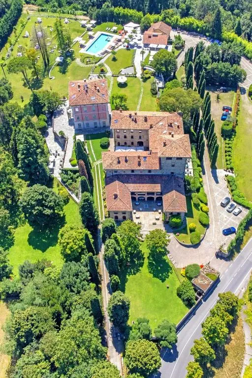 Relais & Spa Castello di Casiglio - Hotel de 4 estrellas en Erba, 15 min drive from Como, Lake Como - photo 1