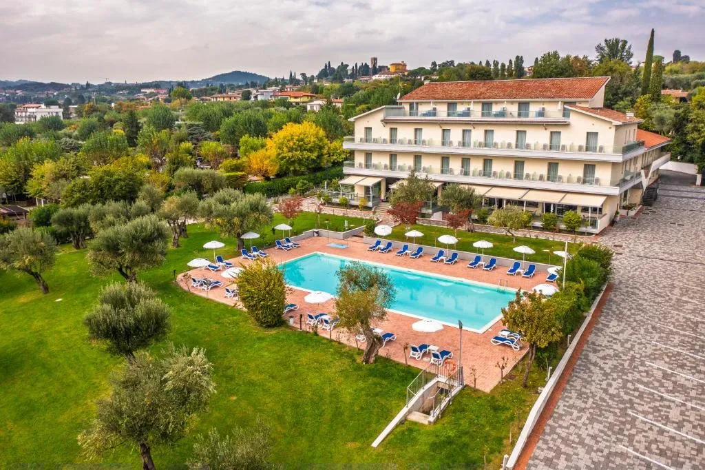 Hotel Villa Paradiso Suite - Hôtel 4 étoiles, Moniga del Garda hillside, Lake Garda - photo 1