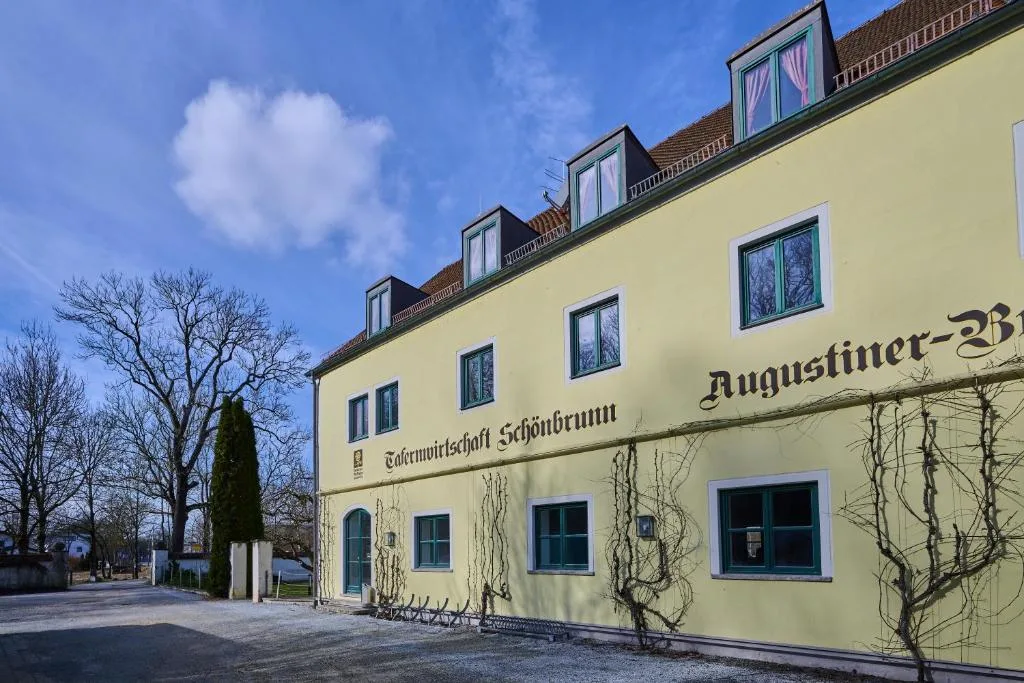 Tafernwirtschaft Hotel Schönbrunn - Hotel de null estrelas em Landshut, Landshut - photo 1