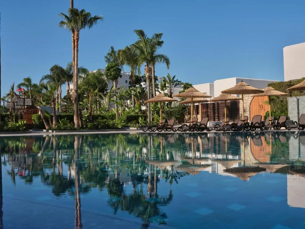 Atlantica Oasis Hotel - 4-star hotel in Germasogeia, near beach, Limassol - photo 1