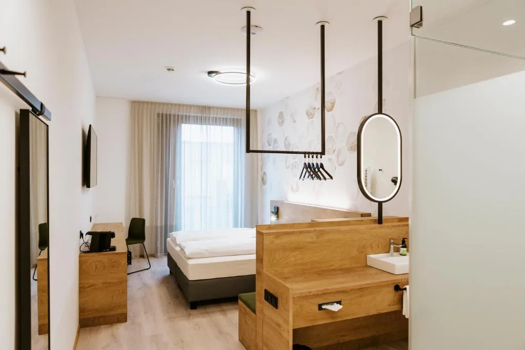 BEE GREEN Linz Self-Check-in-Hotel - 3-star hotel in Linz, Linz - photo 1