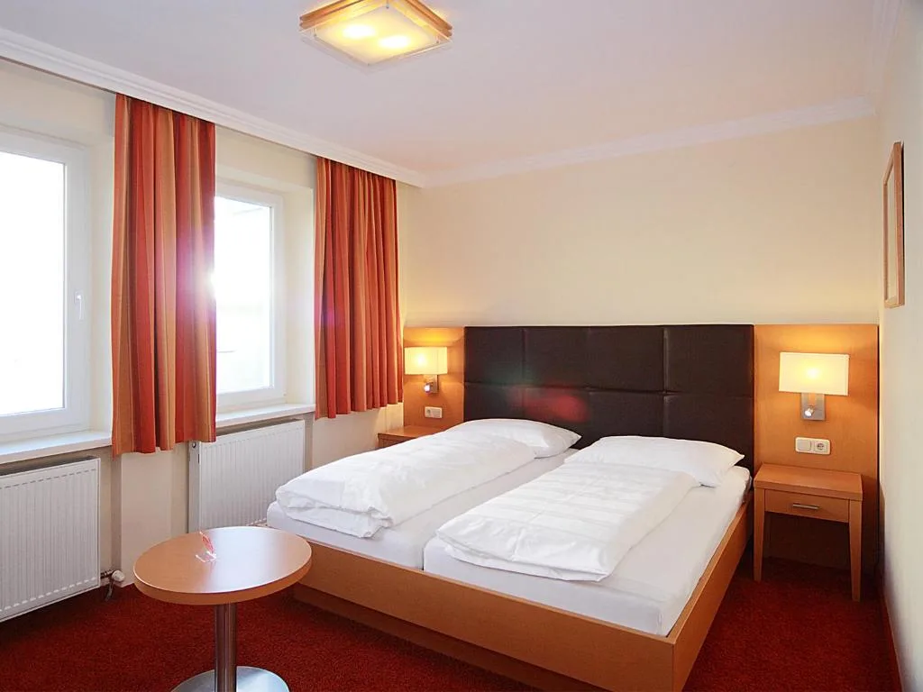 Hotel Goldener Adler - 3-star hotel in Linz, Linz - photo 1