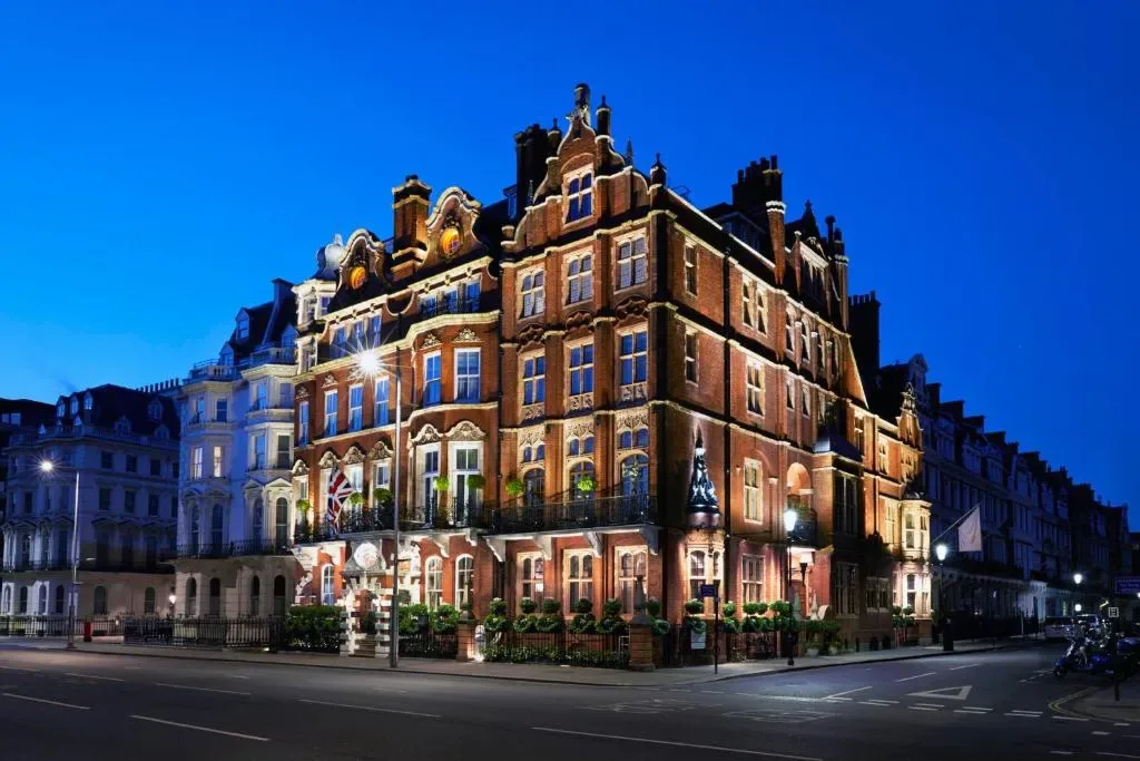 Milestone Hotel facade opposite Kensington Palace