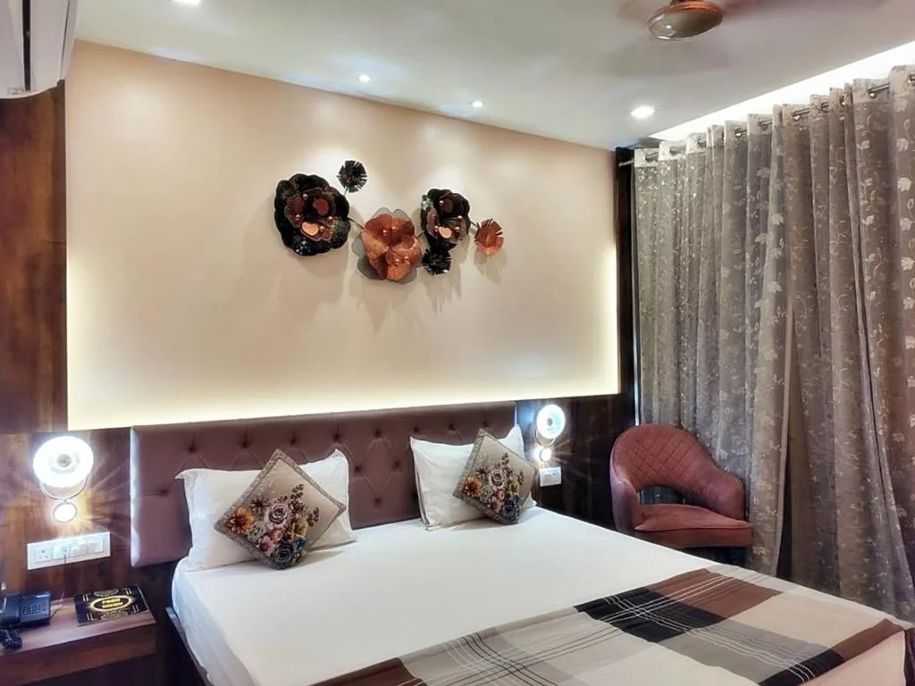 Hotel Luxuria - Hotel de 3 estrellas en Ludhiana, Ludhiana - photo 1