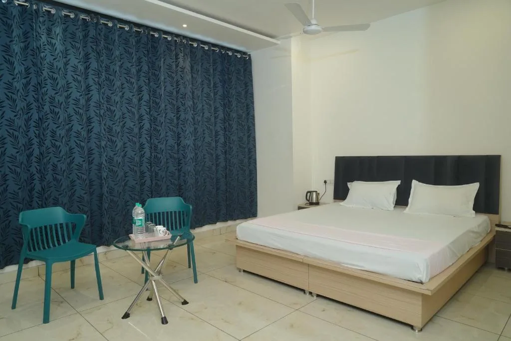 The Crown Hotel - Hotel de null estrellas en Ludhiana, Ludhiana - photo 1